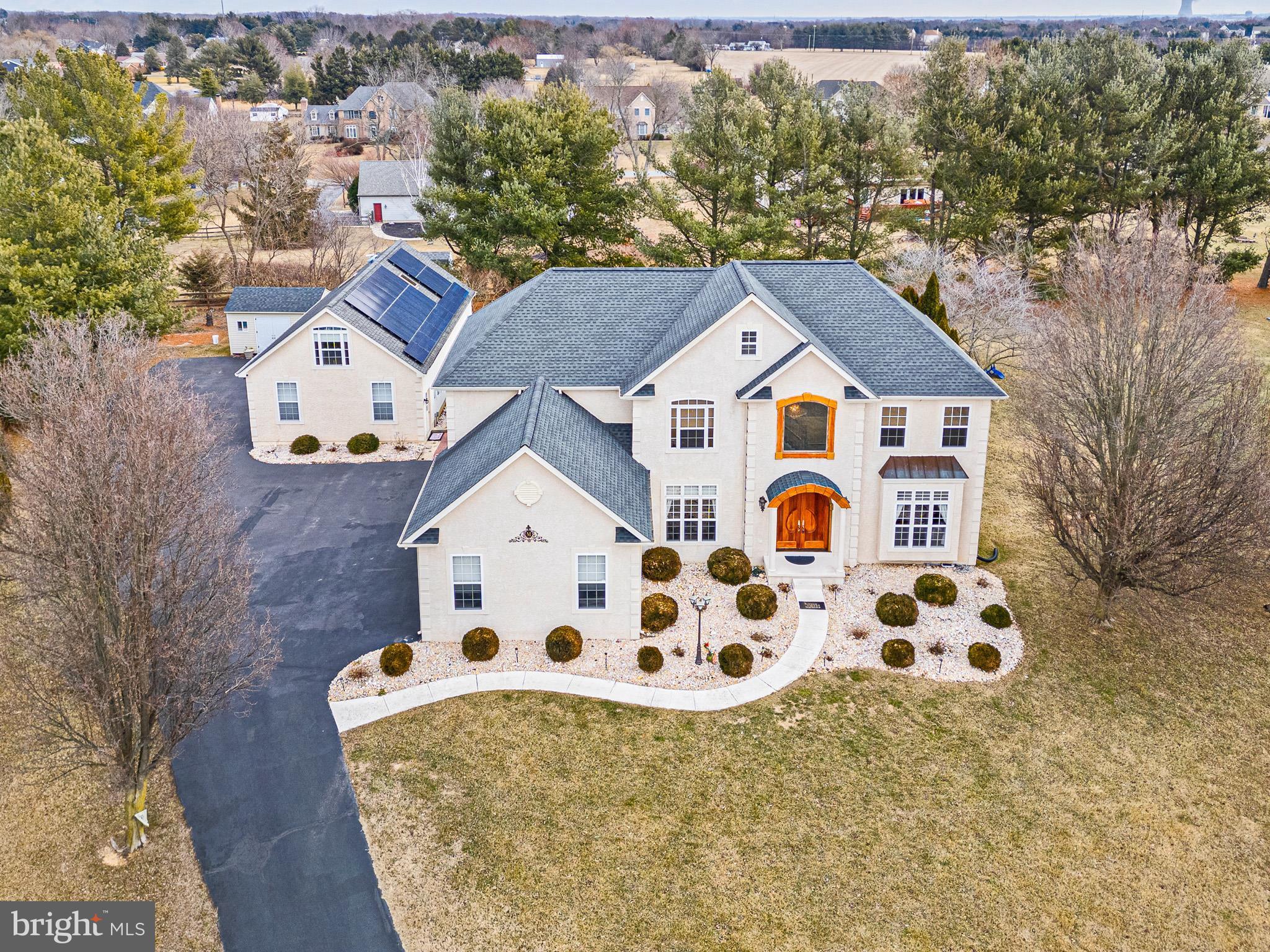 COMMODORE ESTATES - Residential