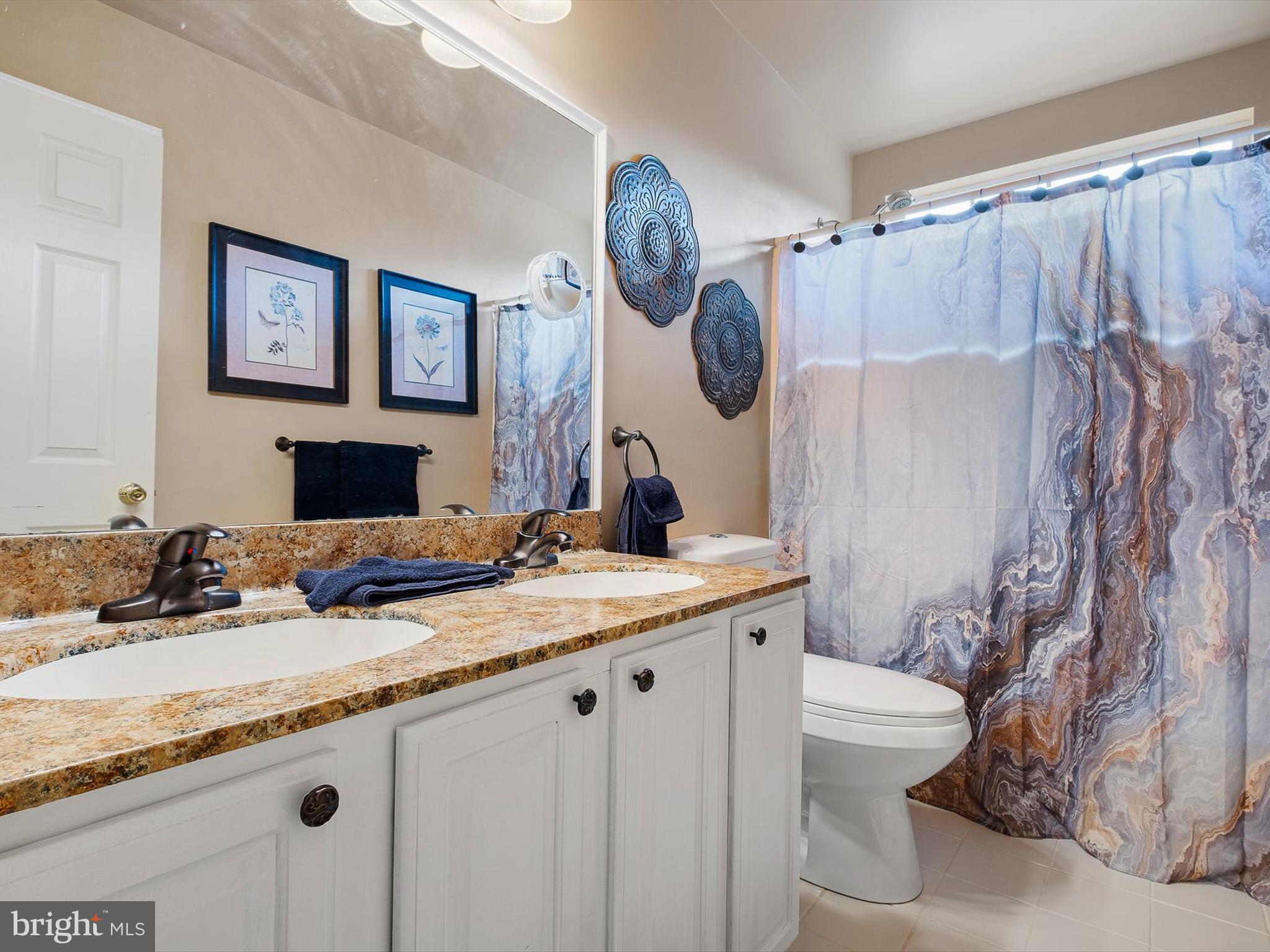 COMMODORE ESTATES - Residential