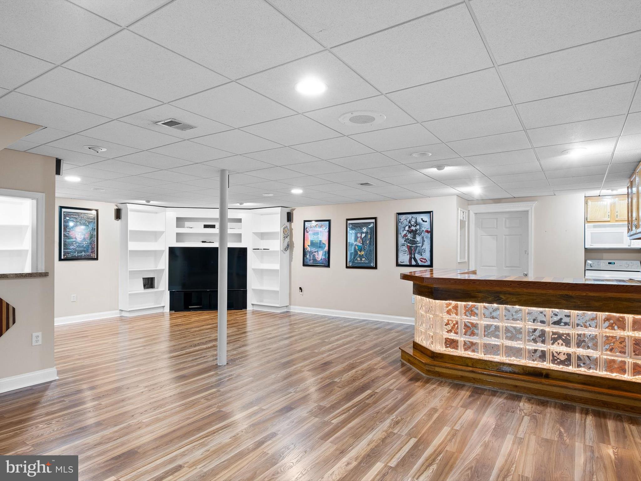 COMMODORE ESTATES - Residential