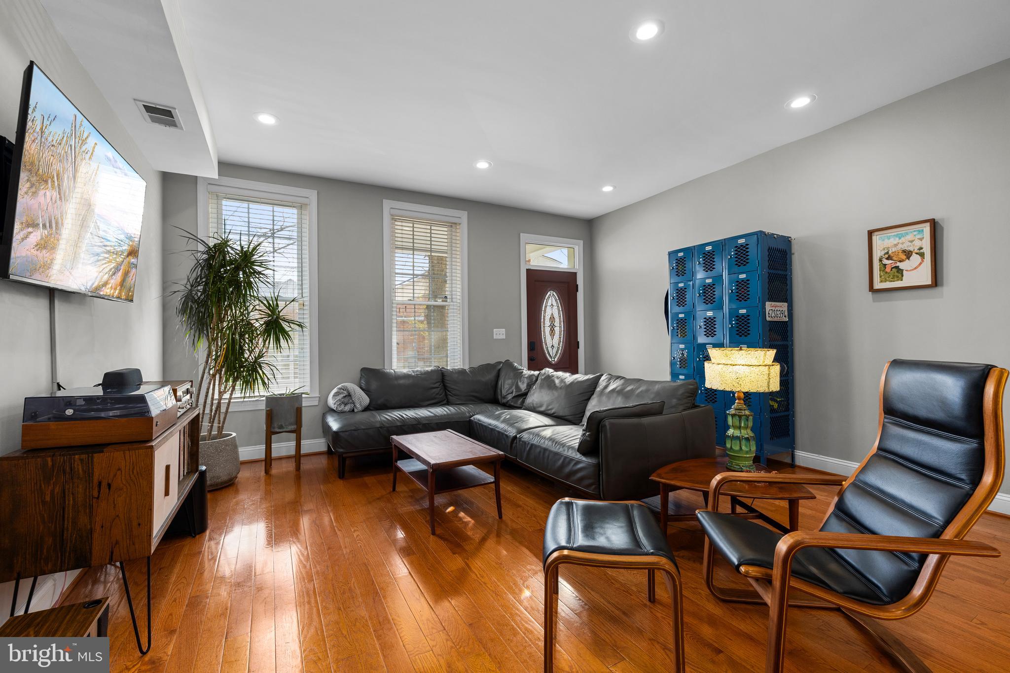 1242 NEAL STREET NE