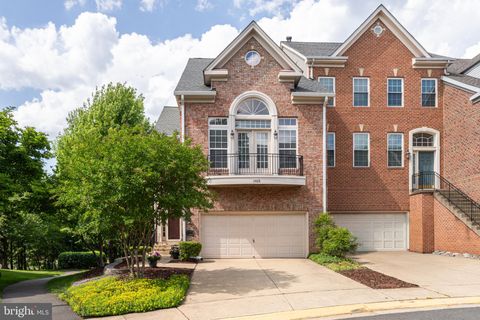 Photo of 1925 Logan Manor Drive, RESTON, VA 20190 (MLS # VAFX2312554)