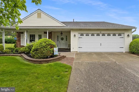 21 Willowwood Court, Columbus, NJ MLS: NJBL2085568