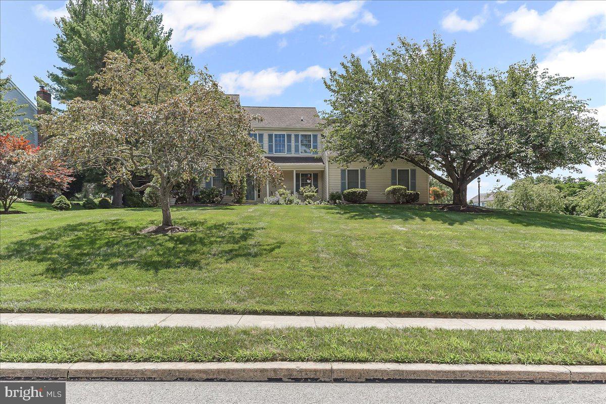 The Locksley Model is one of the largest models in Arbordayle boasting 2777 sq ft. This home has been lovingly maintained by its original owner since 1989. Award winning Dowingtown East Schools. Enter this home to a open ceiling foyer. This wonderful home has a beautiful corner lot, 4 Bedrooms, 2.5 Baths, open kitchen and family room floor plan. 2 car attached garage, large bedrooms, primary bedroom and bath, and walk in closet. Family Room with wood burning fireplace and vaulted ceiling. Spacious Formal Living and Dining room. Kitchen has granite counter, hardwood floor, and slider door to nice deck. Public water and sewer. The Spring Run Park is in Arbordayle community and has a play ground and recreation area. Large unfinished basement for plenty of storage. Floor Plans and Room sizes are in Pics. Put this nice home on your list to see!