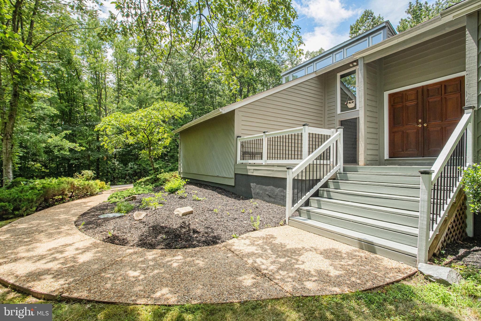 44 ROLLINSWOOD LANE