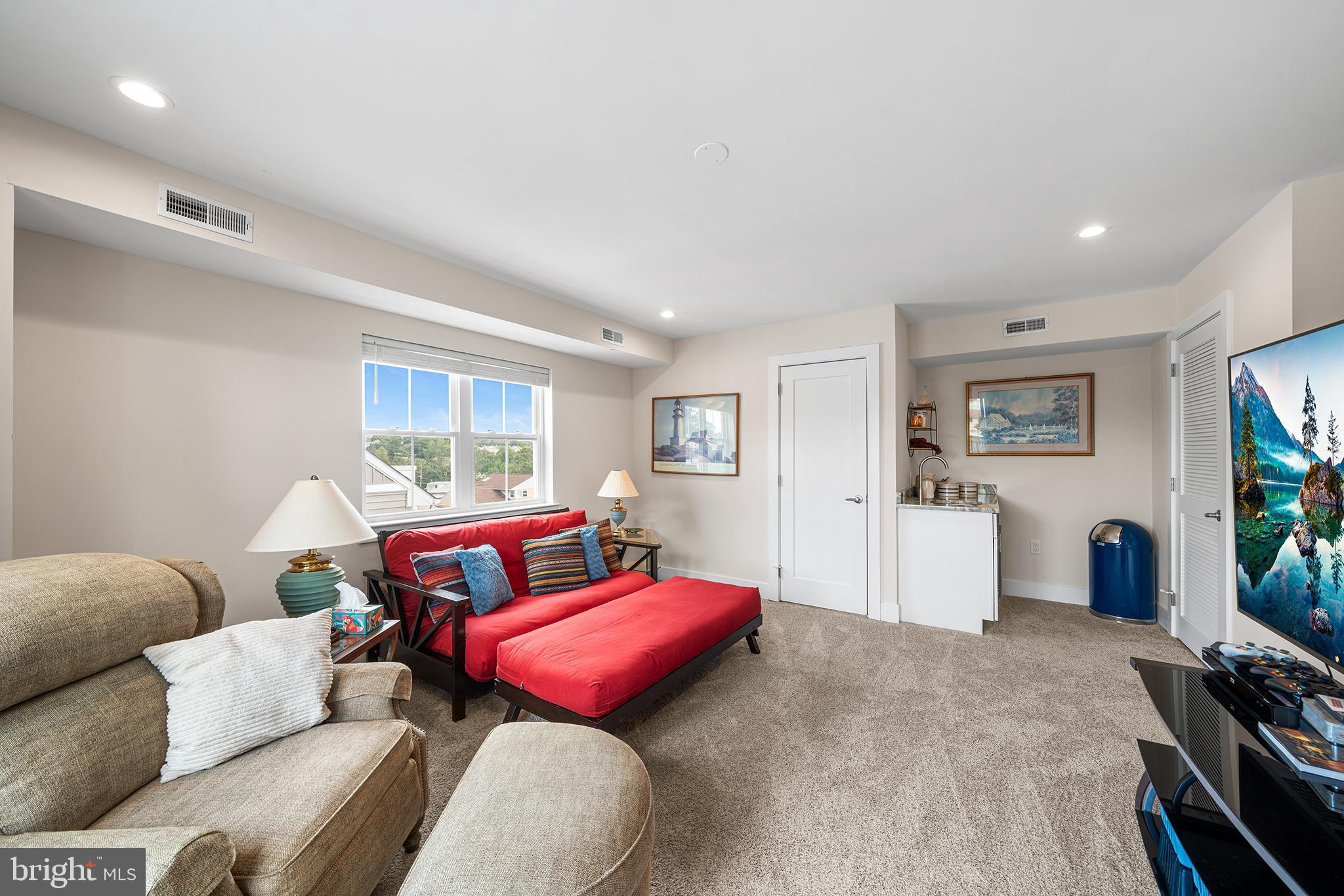 ROXBOROUGH - Residential