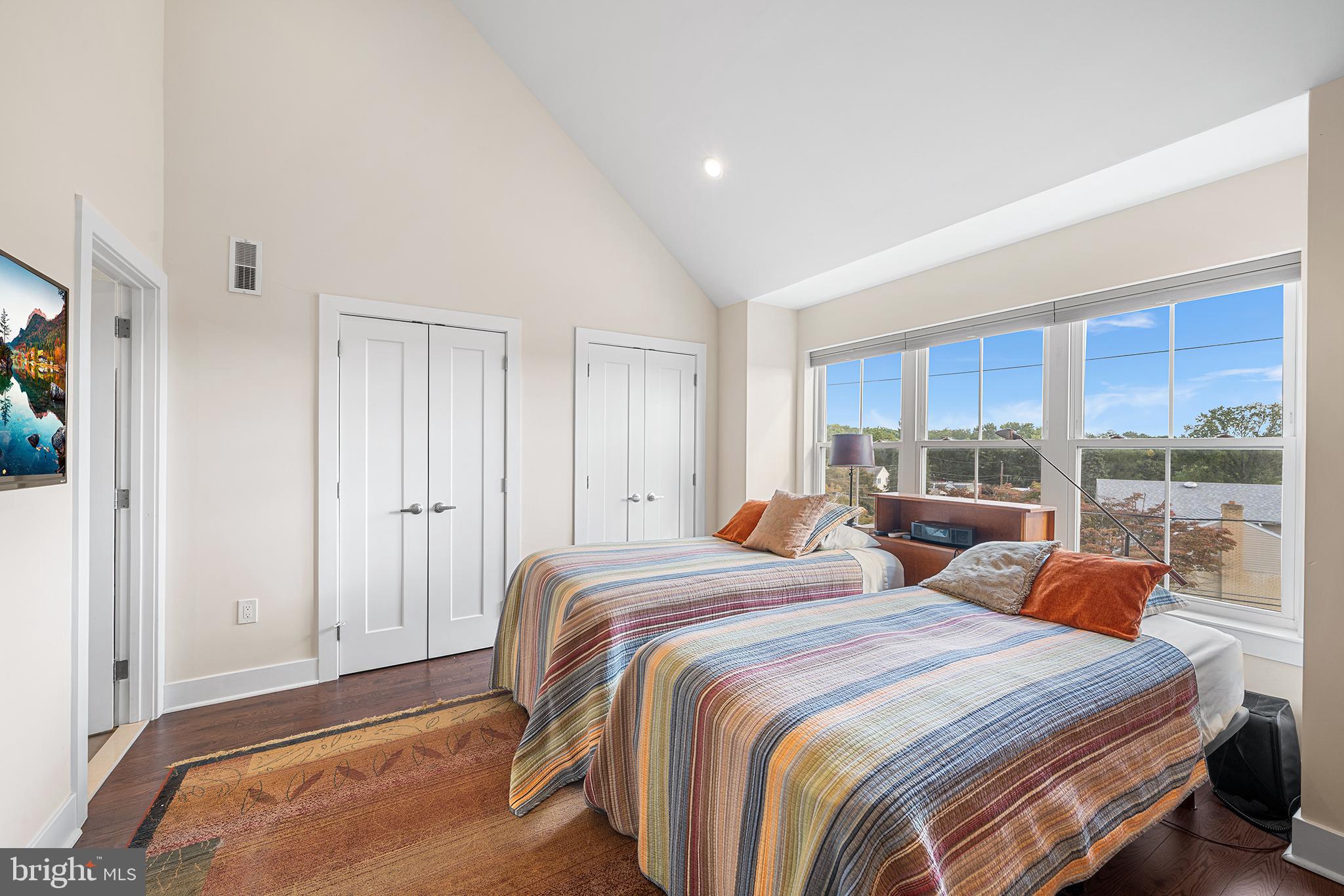 ROXBOROUGH - Residential