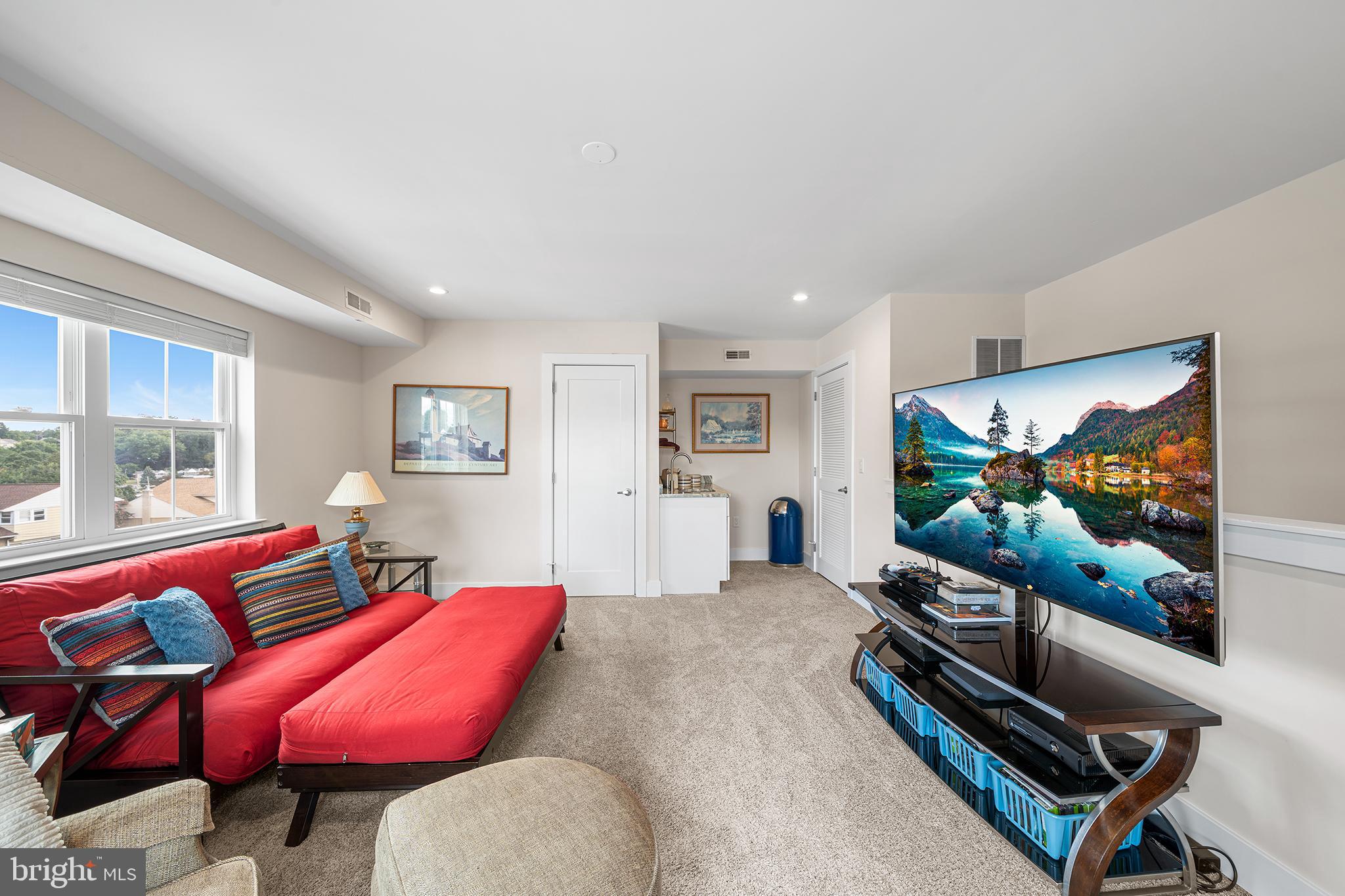 ROXBOROUGH - Residential