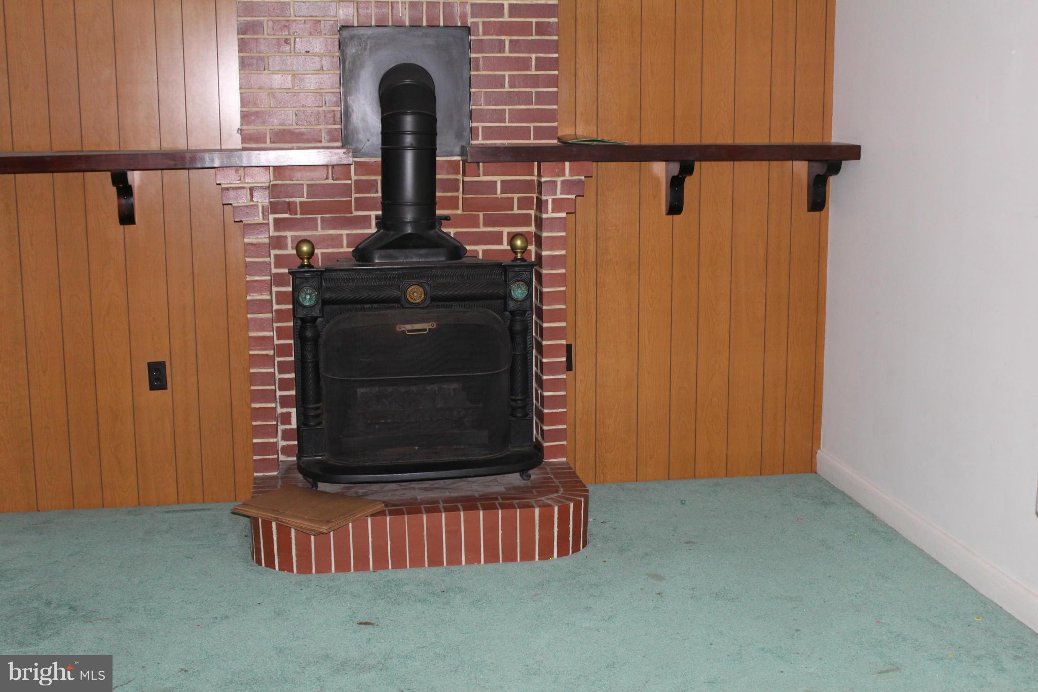 COLONIAL HOUSING - Residential