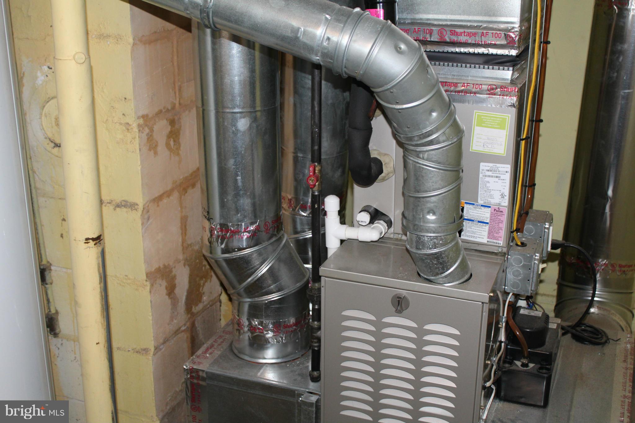 COLONIAL HOUSING - Residential