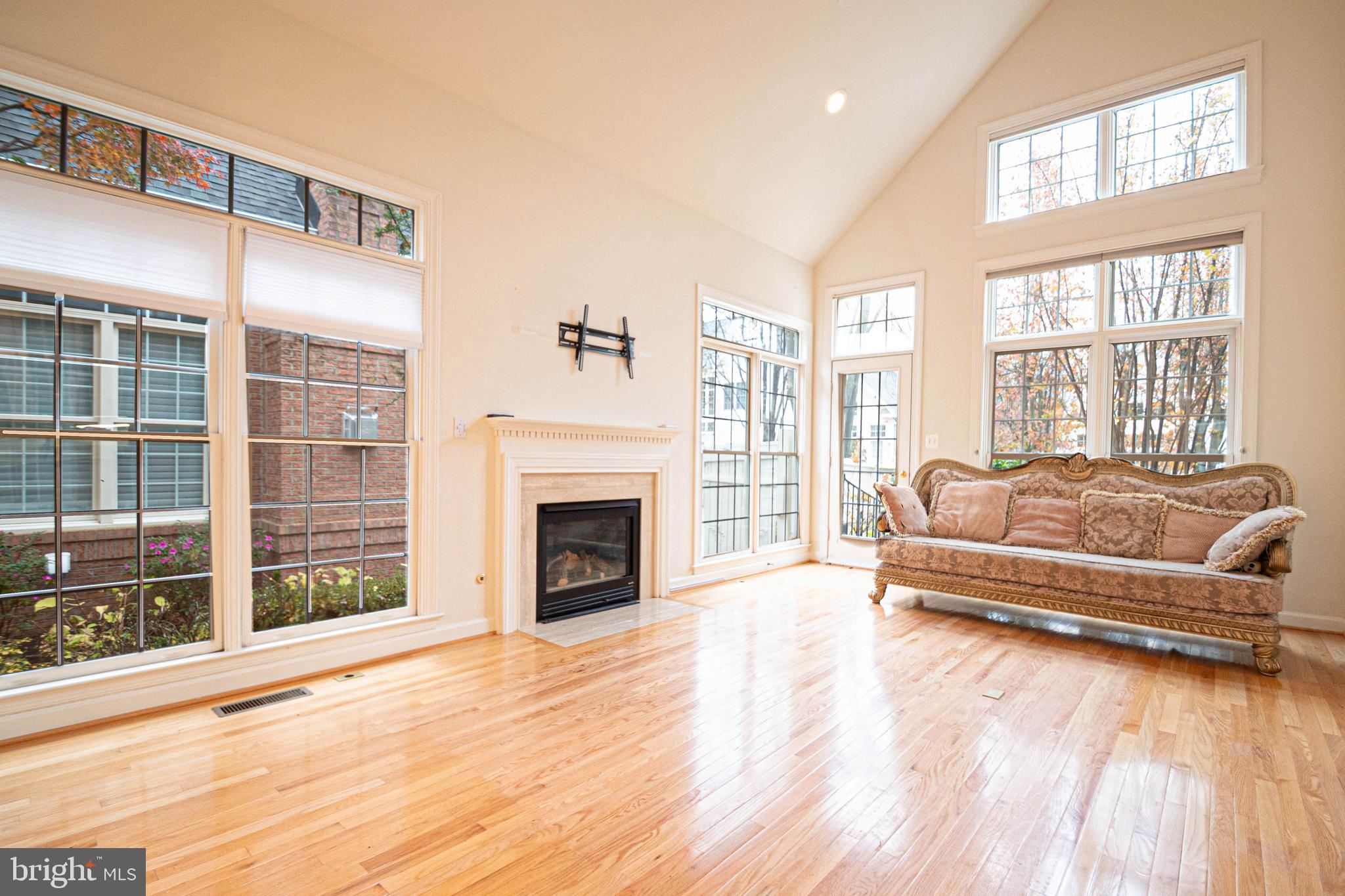 3832 FARRCROFT DRIVE