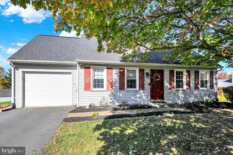 Photo of 4 Ivywood Court, Lancaster, PA 17603 (MLS # PALA2058686)