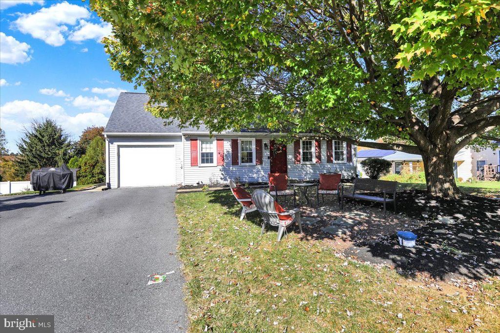 Photo of 4 Ivywood Court, Lancaster, PA 17603 (MLS # PALA2058686)