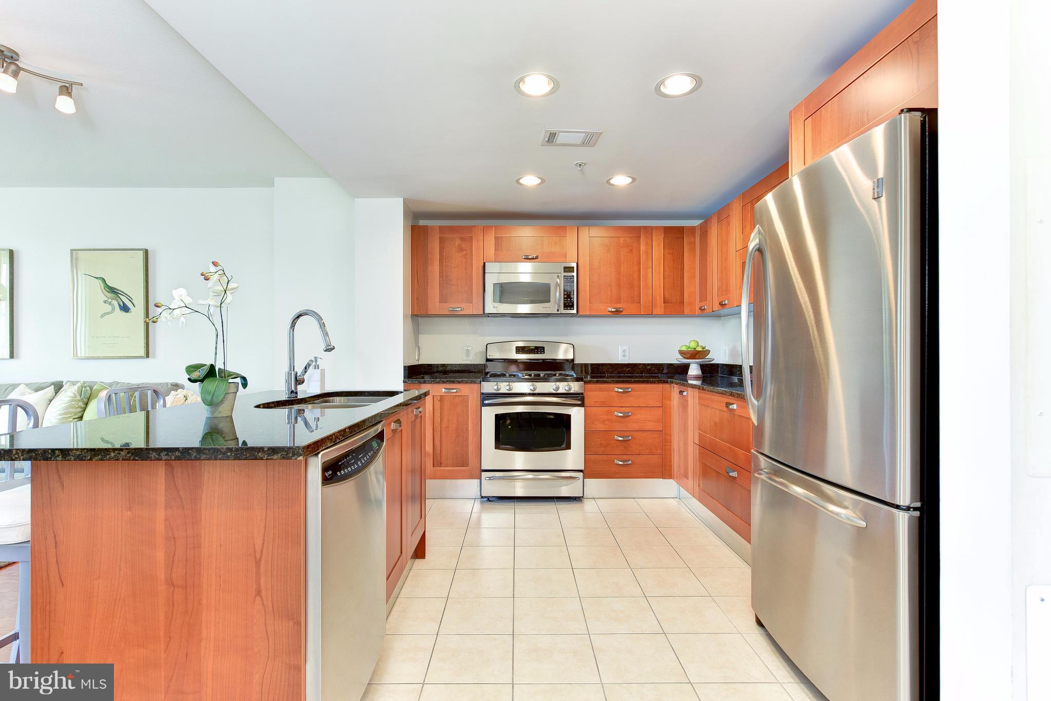 MIDTOWN ALEXANDRIA STATION CONDOMINIUM - Residential