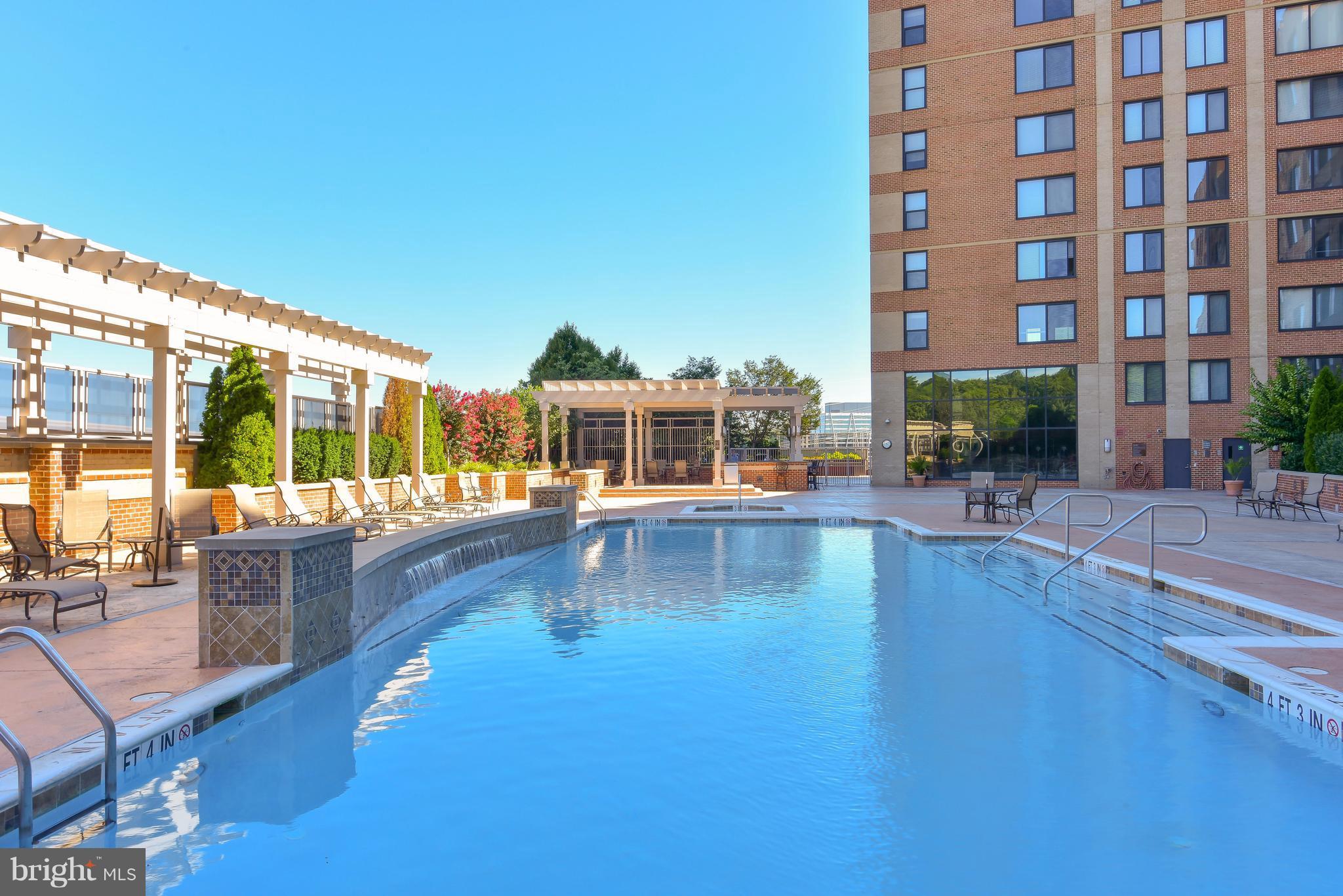 MIDTOWN ALEXANDRIA STATION CONDOMINIUM - Residential