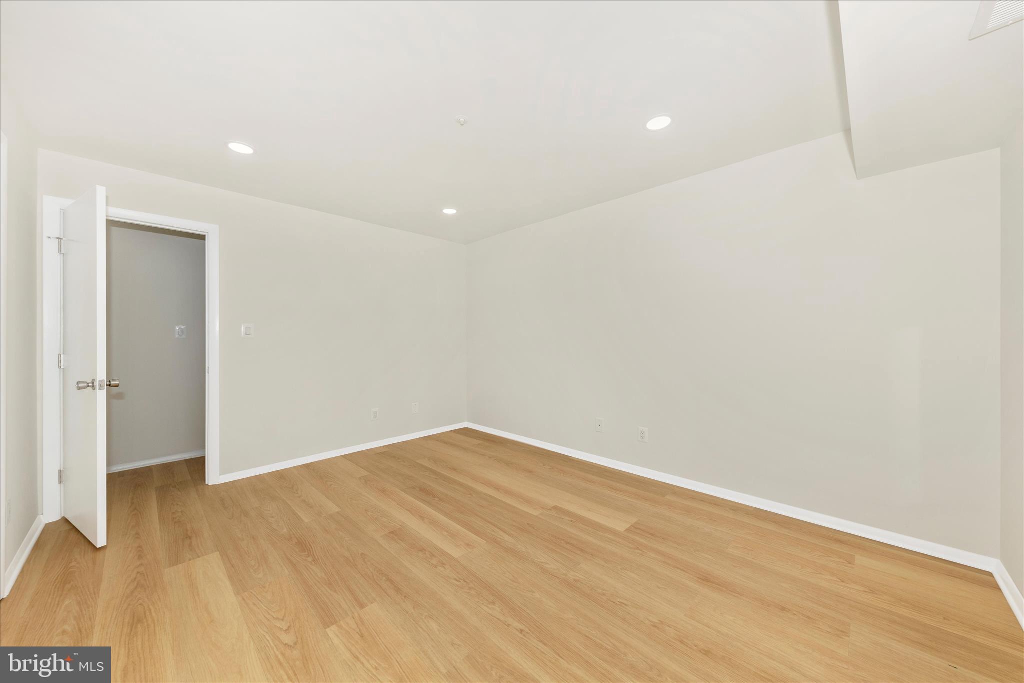 WILLOW WOOD - Residential Lease