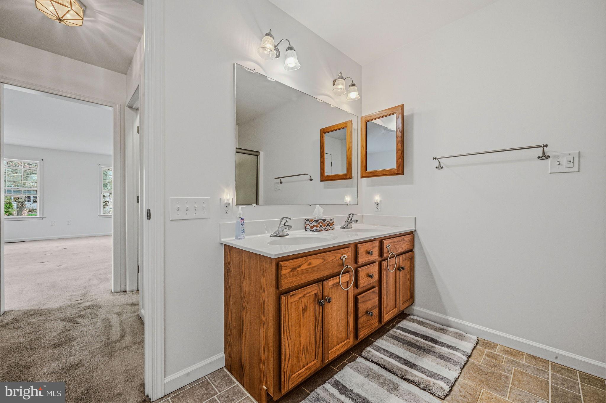 LAMBORN HUNT - Residential