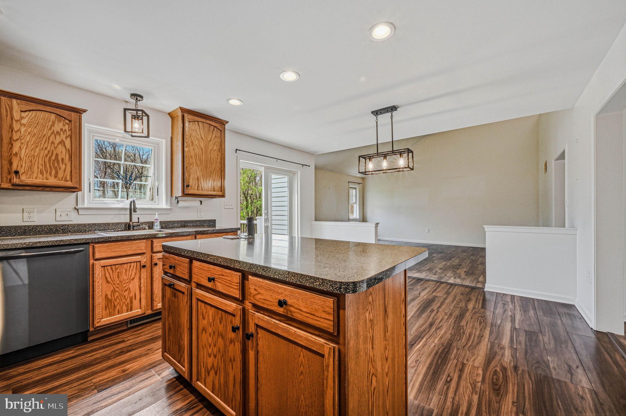 LAMBORN HUNT - Residential