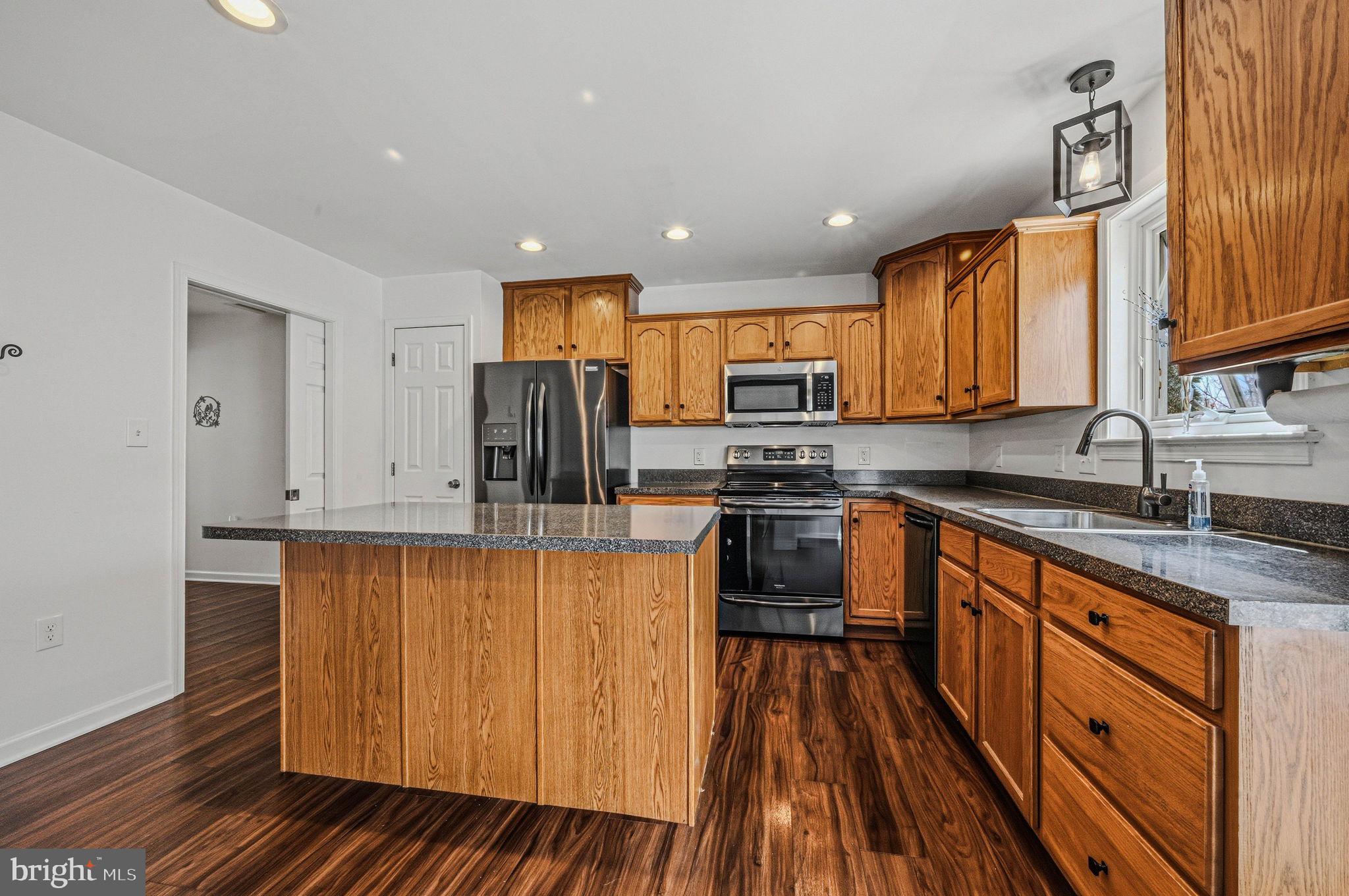 LAMBORN HUNT - Residential