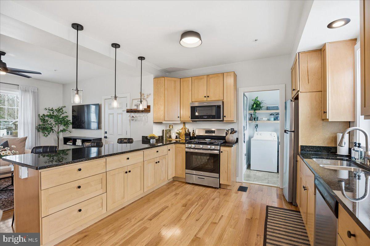 EDGEWATER - Residential