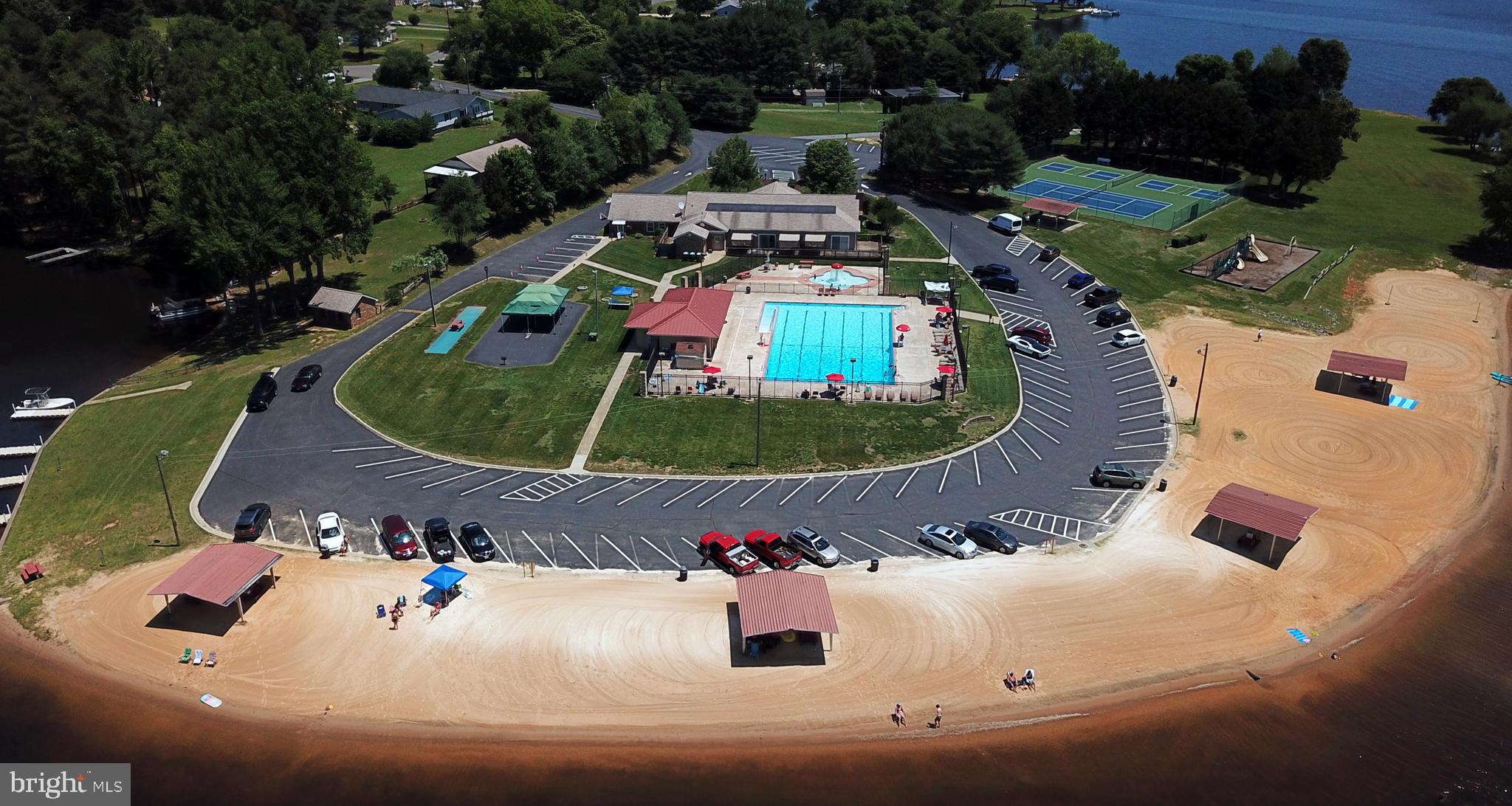 LAKE CAROLINE - Residential