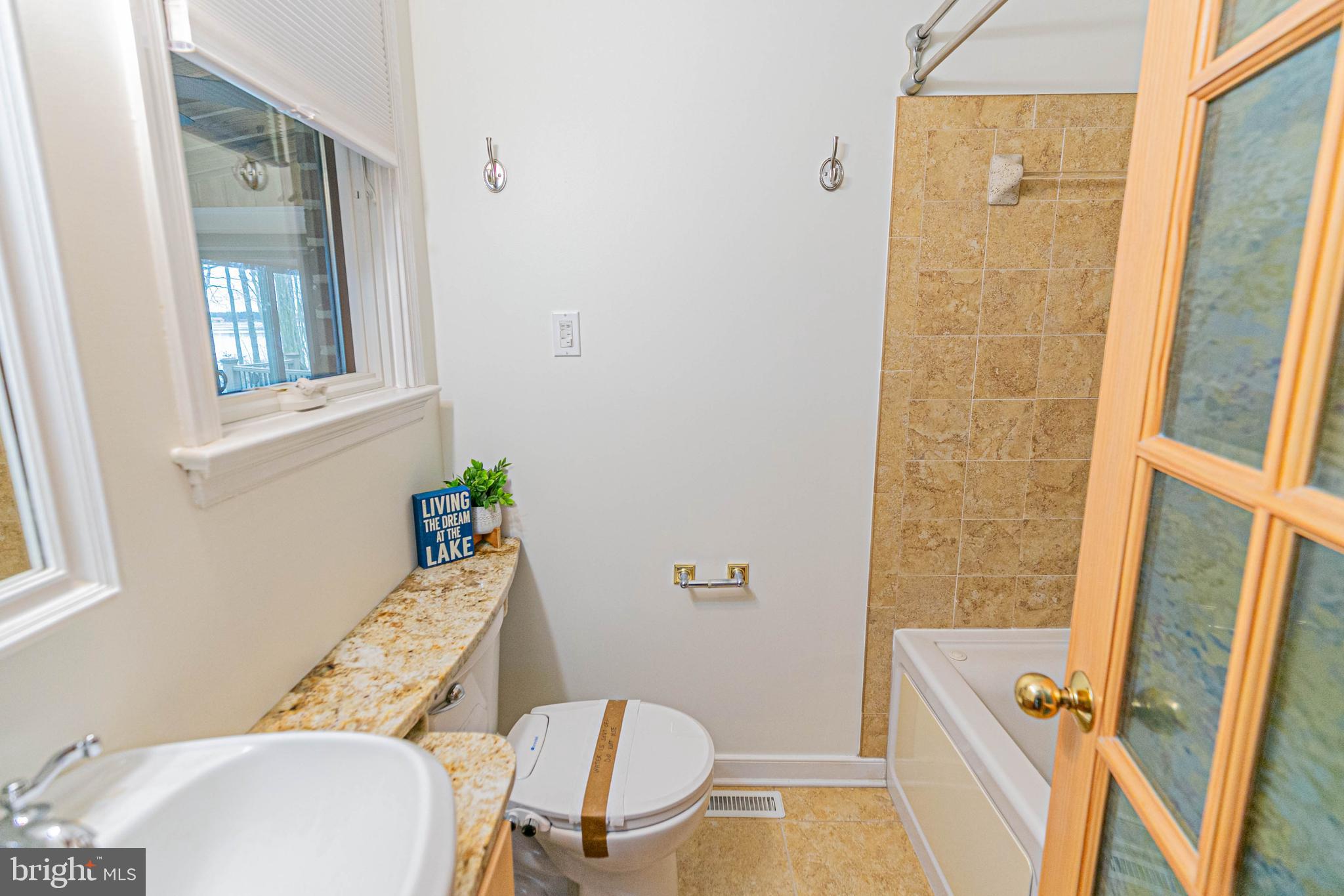 LAKE CAROLINE - Residential