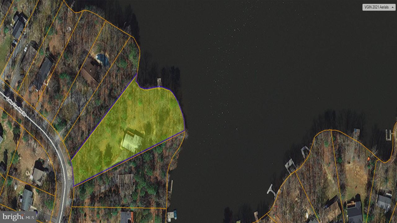 LAKE CAROLINE - Residential