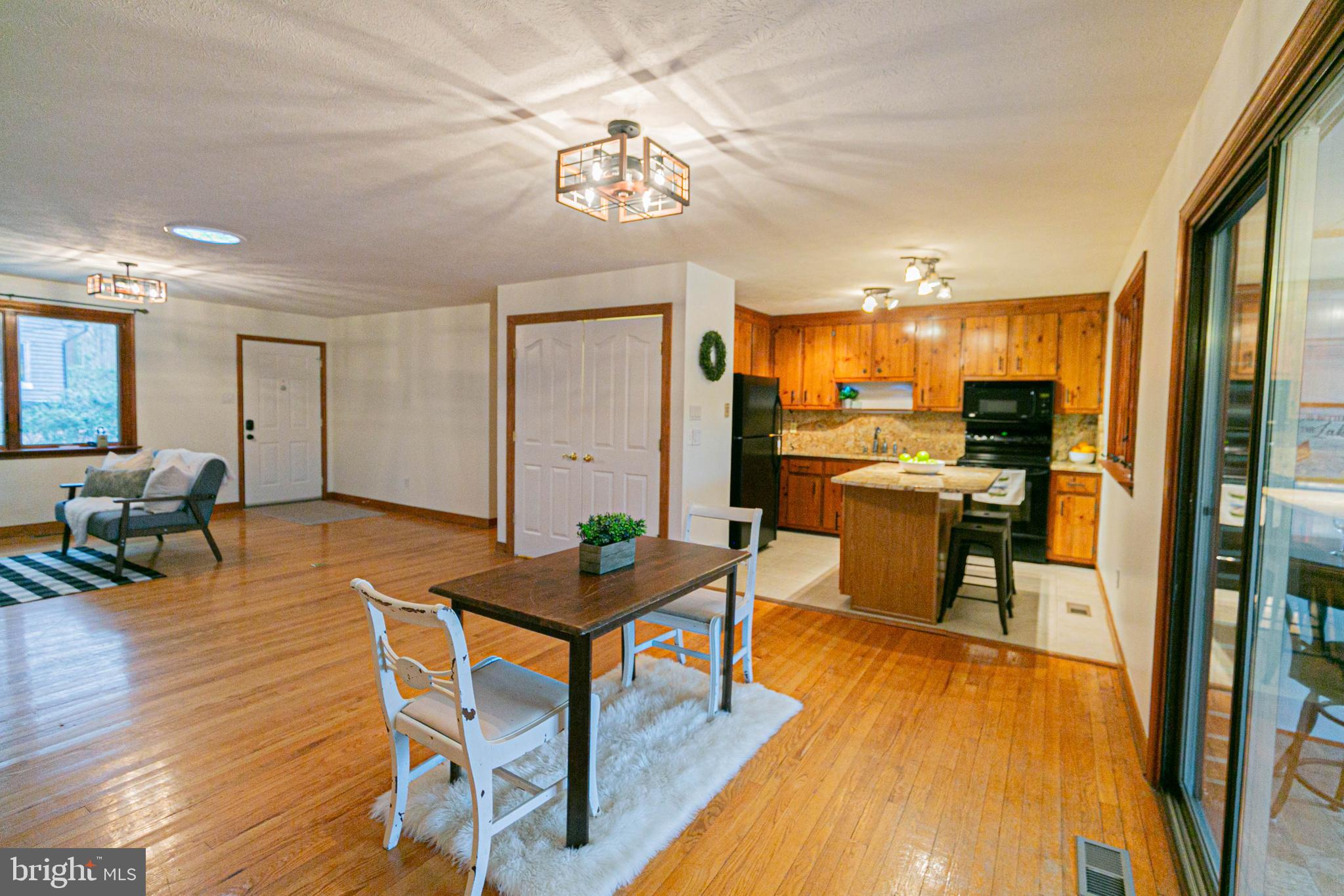 LAKE CAROLINE - Residential