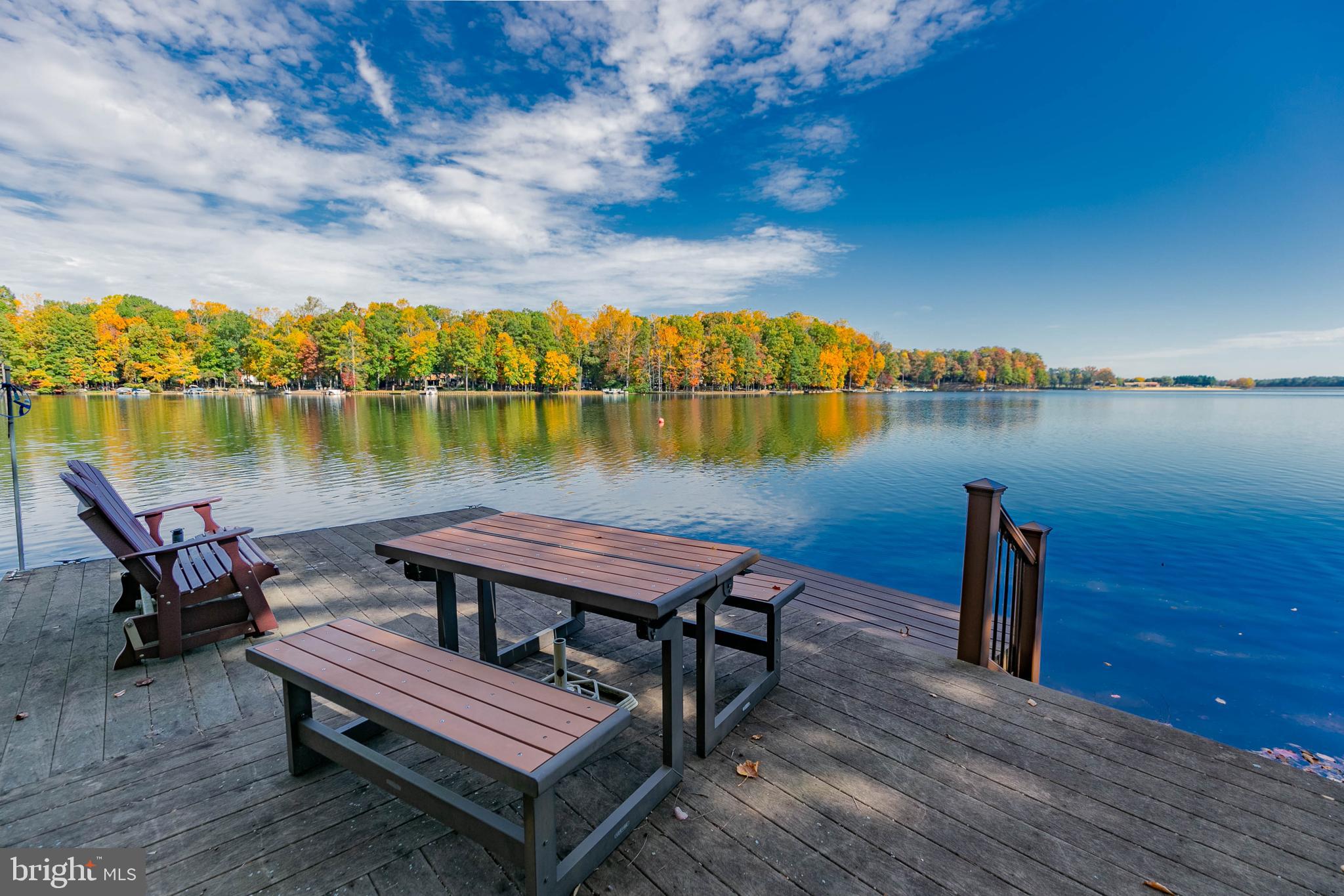 LAKE CAROLINE - Residential