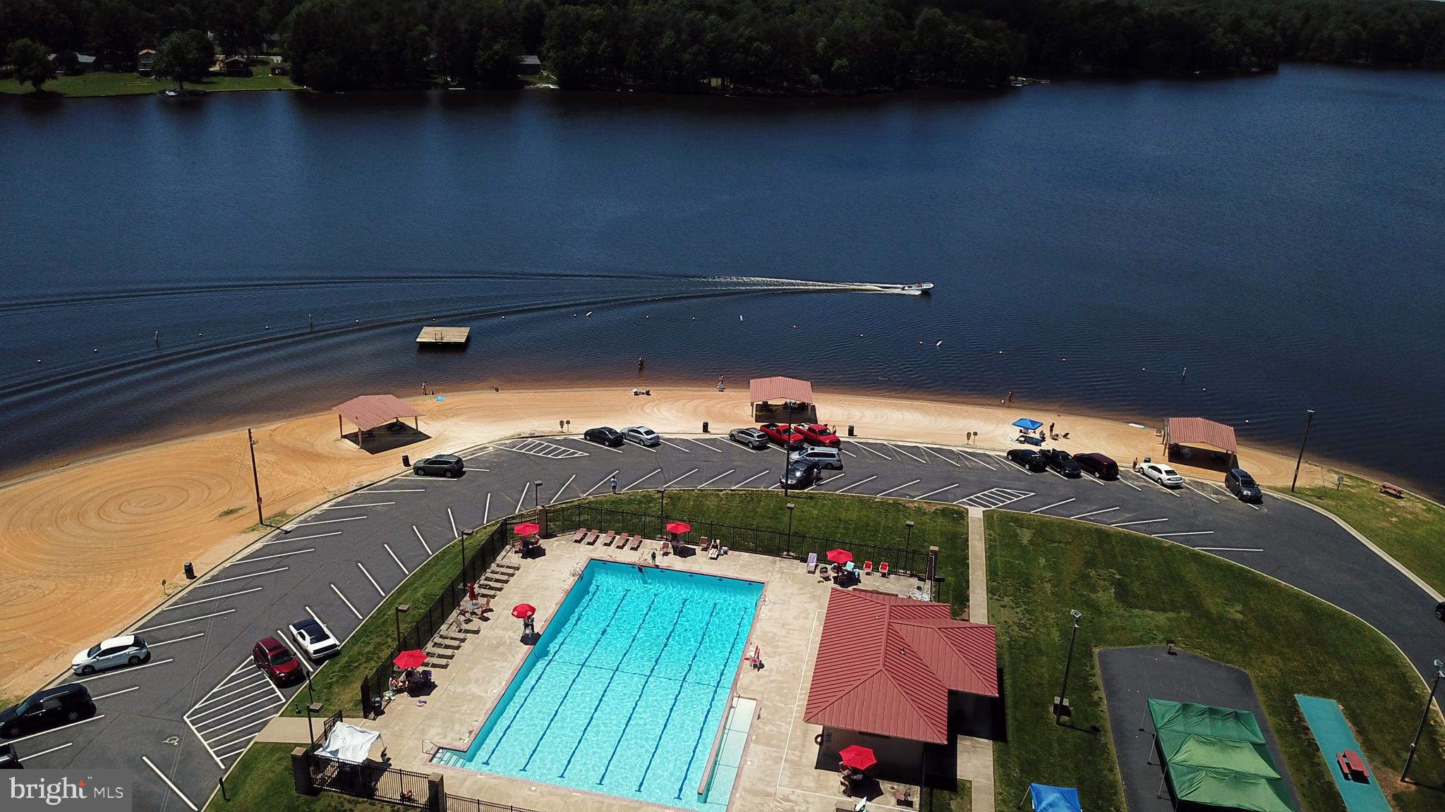 LAKE CAROLINE - Residential