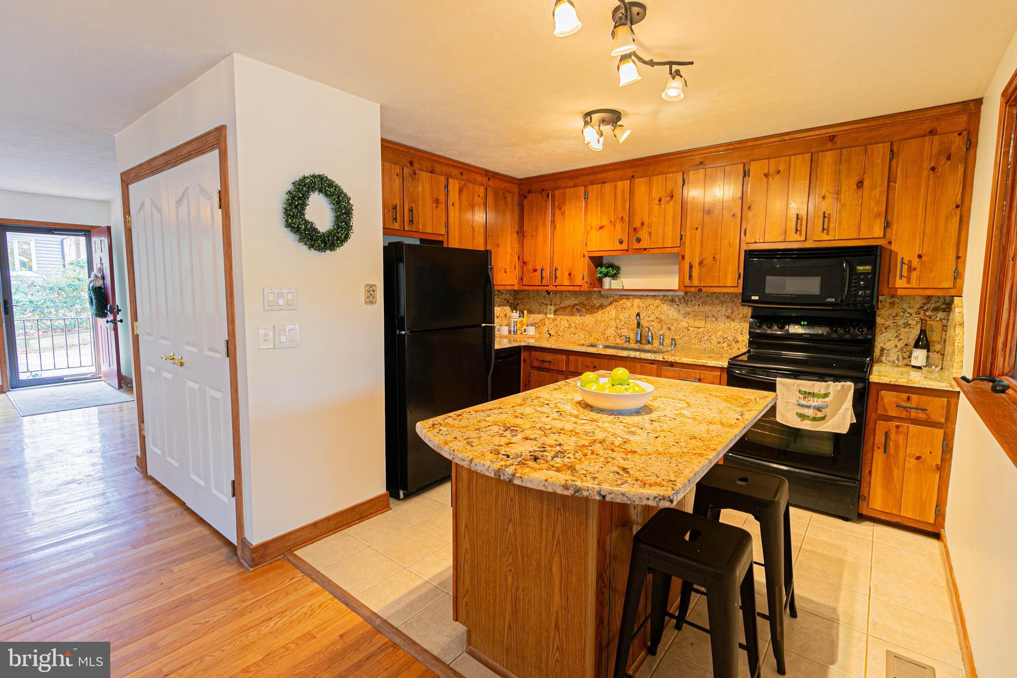 LAKE CAROLINE - Residential