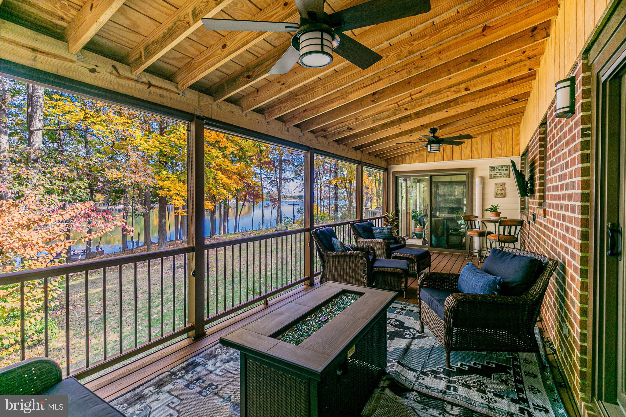 LAKE CAROLINE - Residential