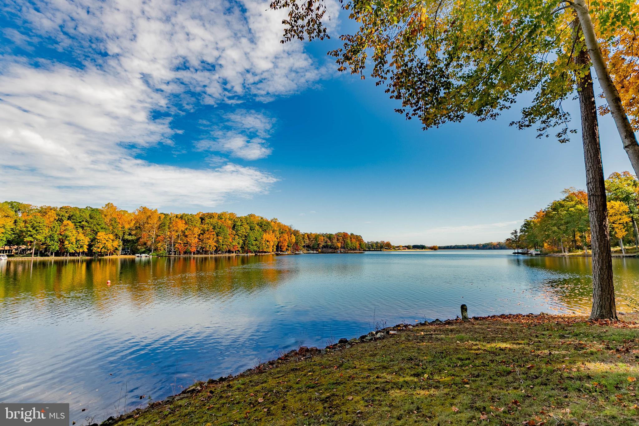 LAKE CAROLINE - Residential