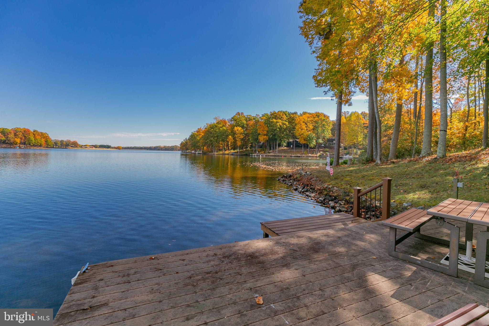 LAKE CAROLINE - Residential
