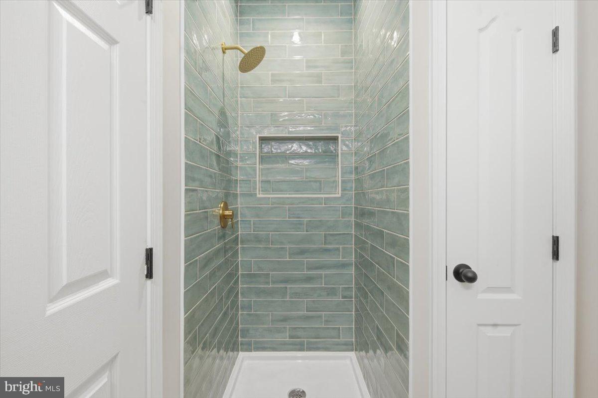NORTHLAKE - Residential