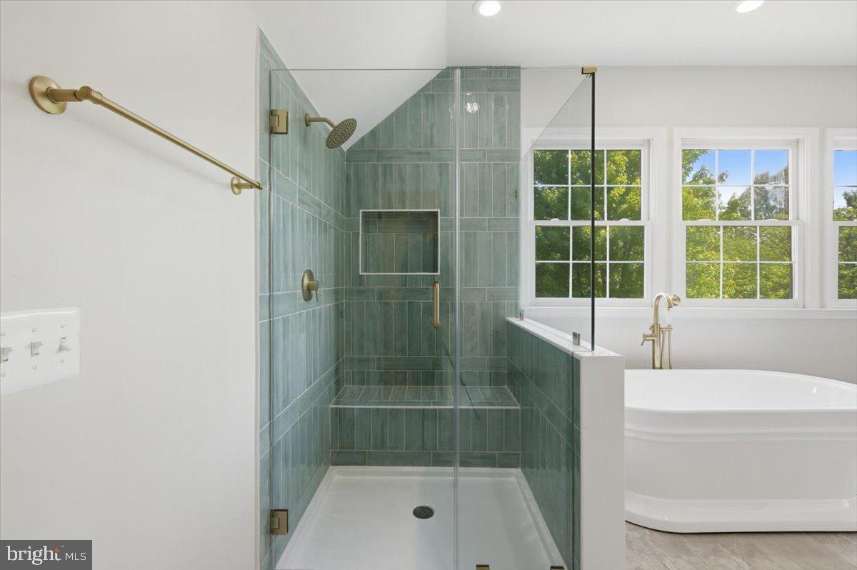 NORTHLAKE - Residential