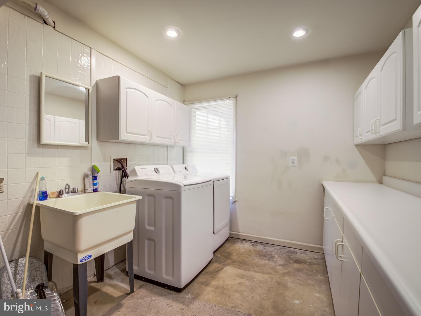 BLOOMS CROSSING - Residential