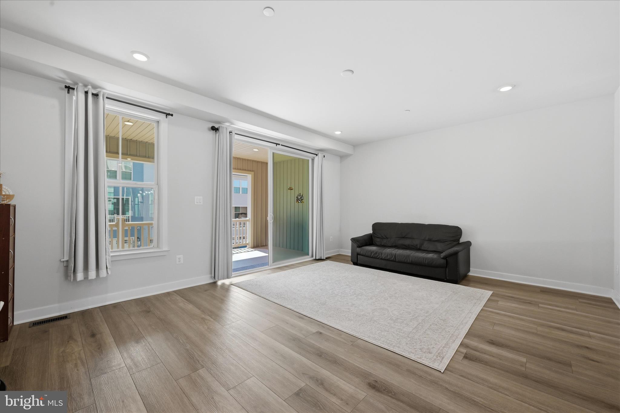 LAKE LINGANORE OAKDALE - Residential