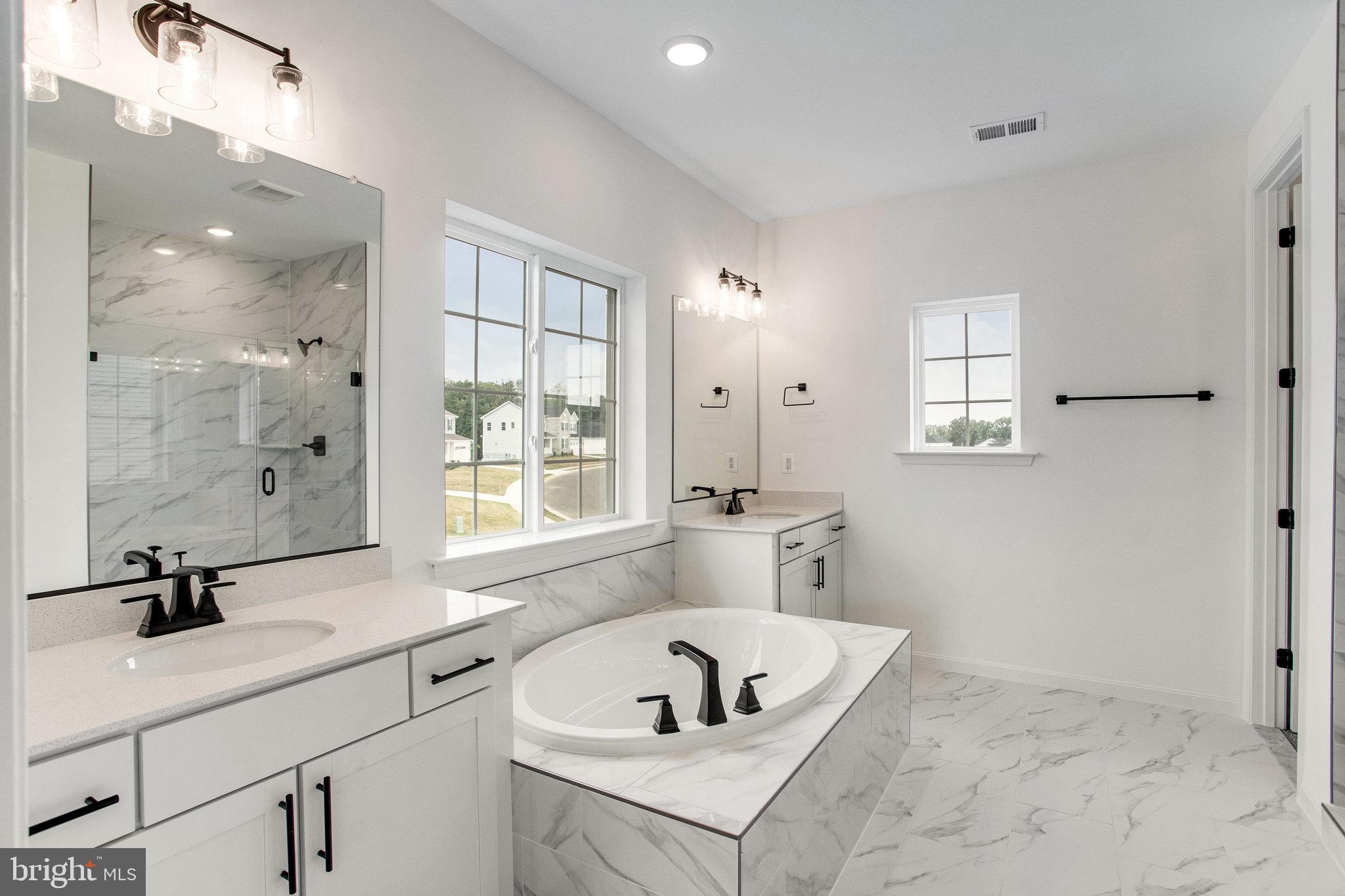 WHITE OAK RESERVE - Residential