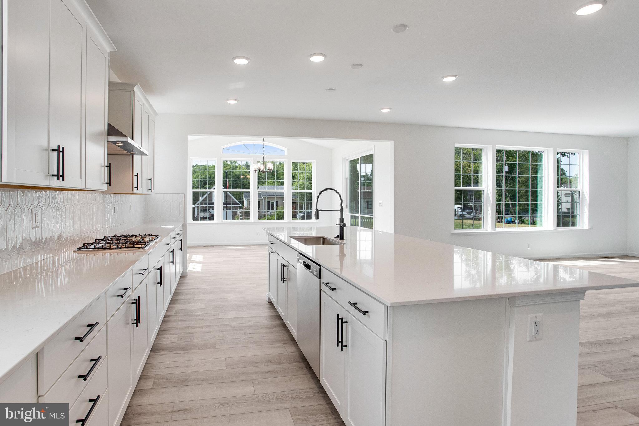 WHITE OAK RESERVE - Residential