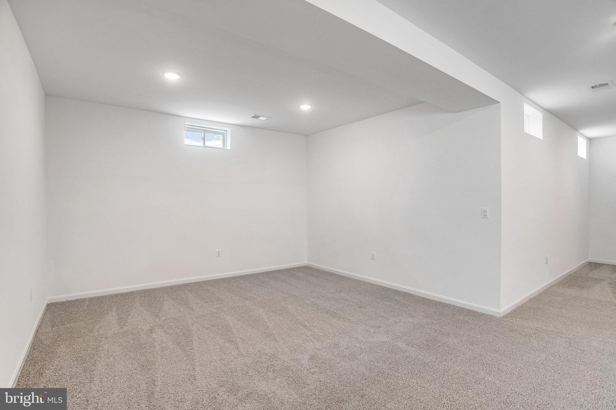 WHITE OAK RESERVE - Residential