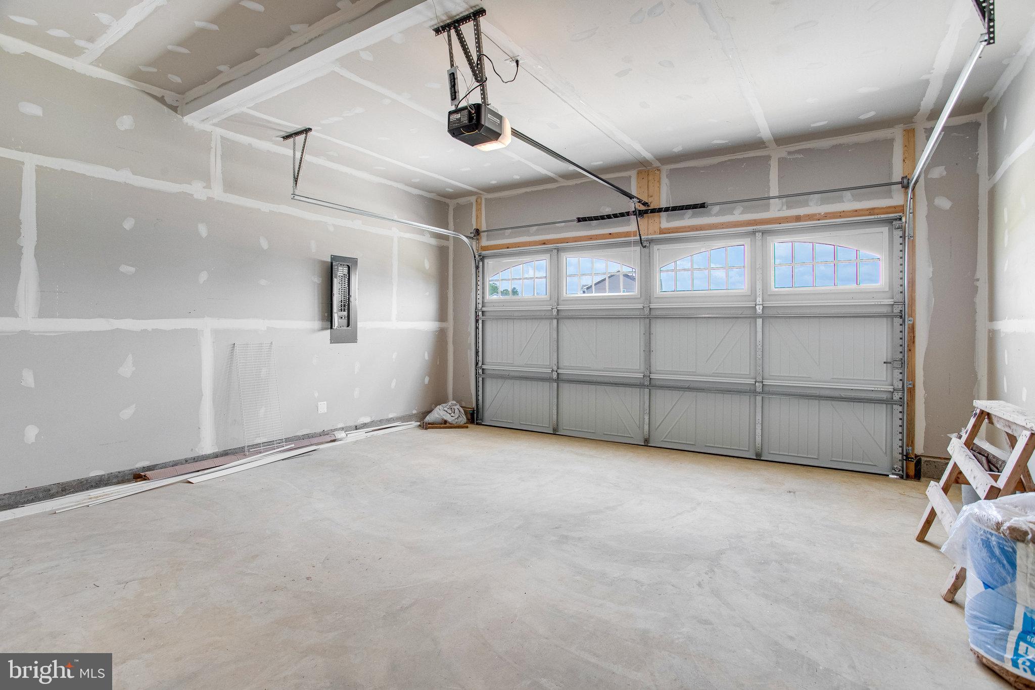 WHITE OAK RESERVE - Residential