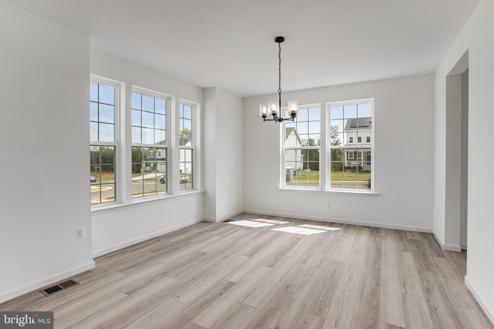 WHITE OAK RESERVE - Residential