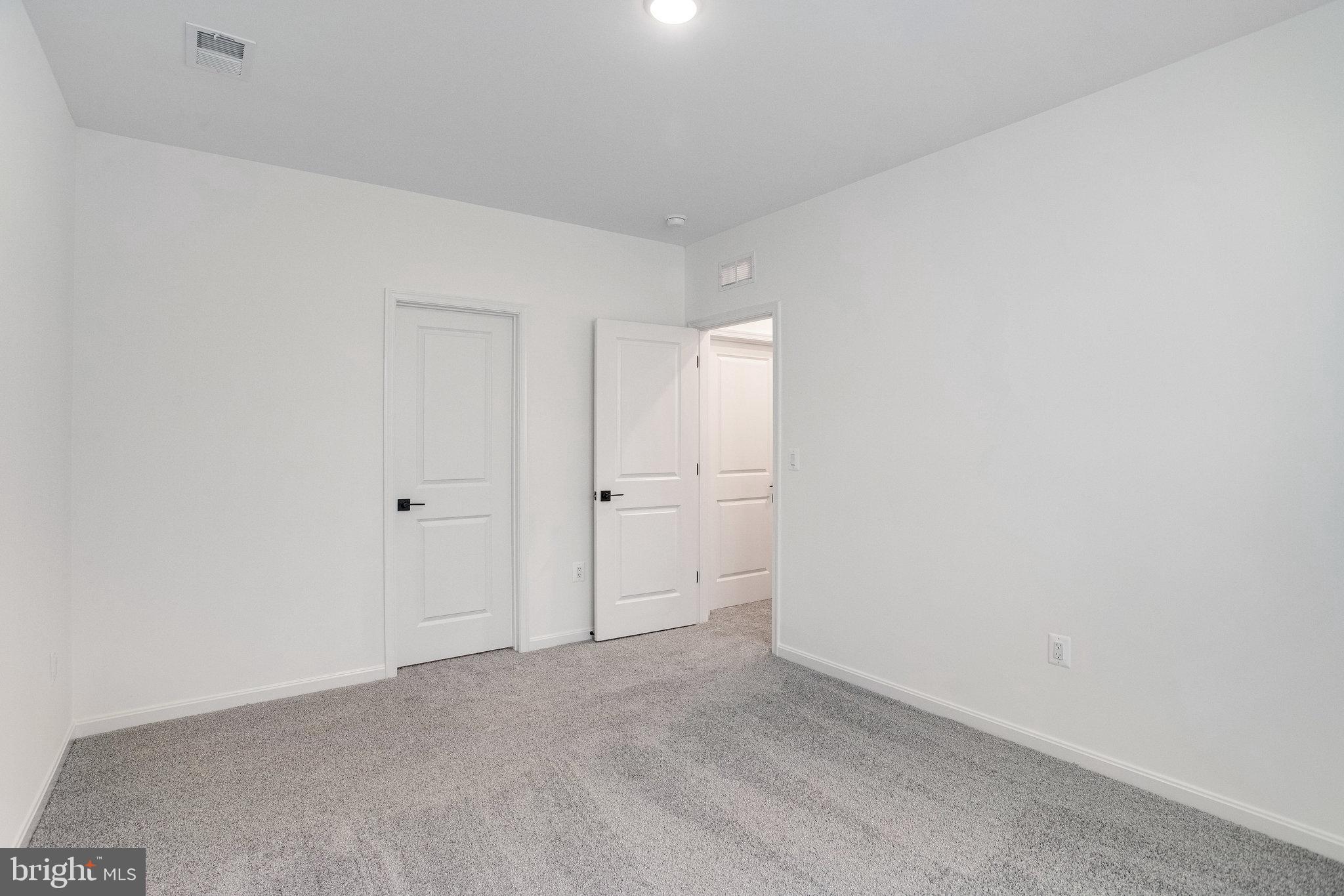 WHITE OAK RESERVE - Residential