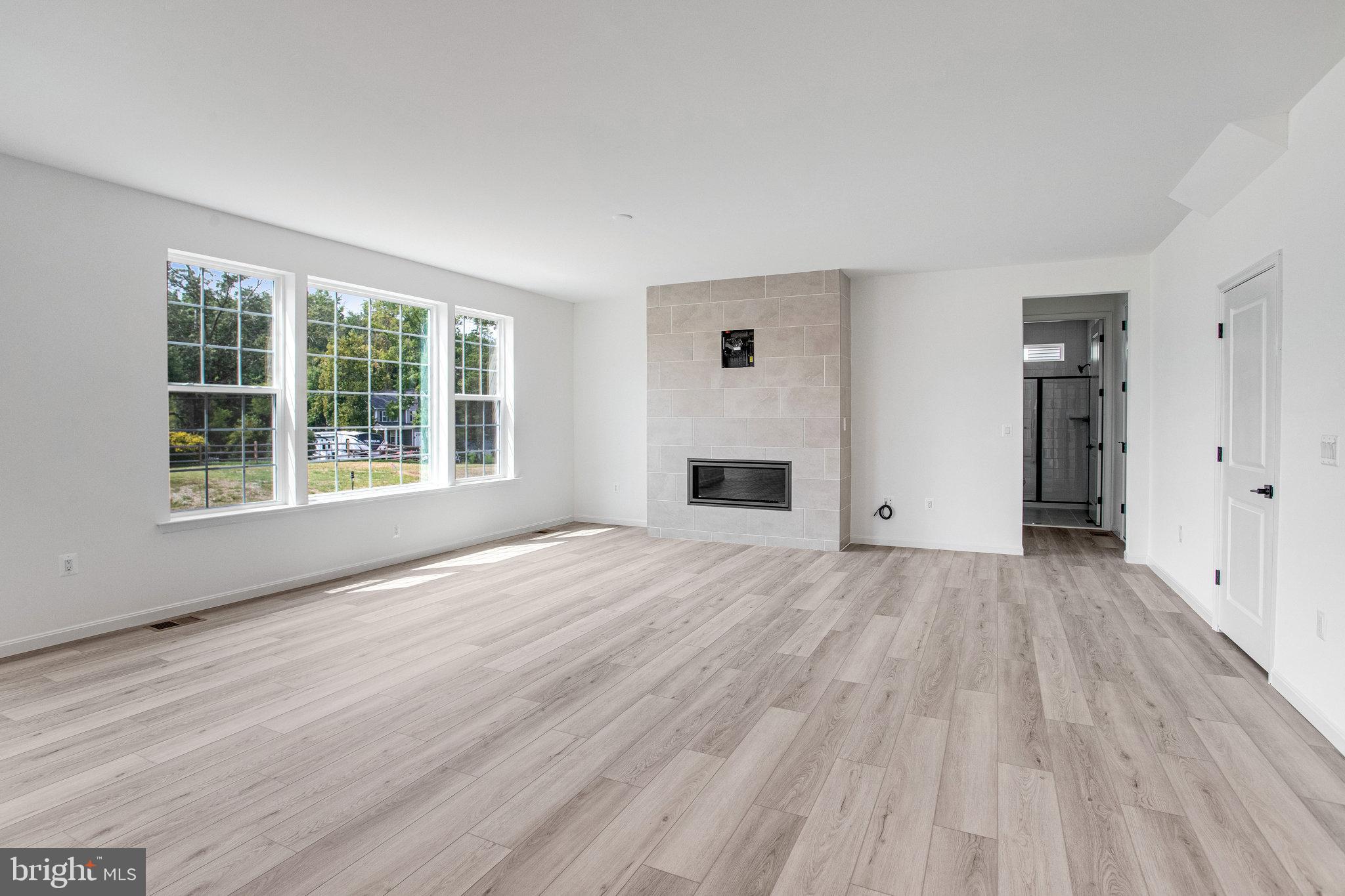 WHITE OAK RESERVE - Residential