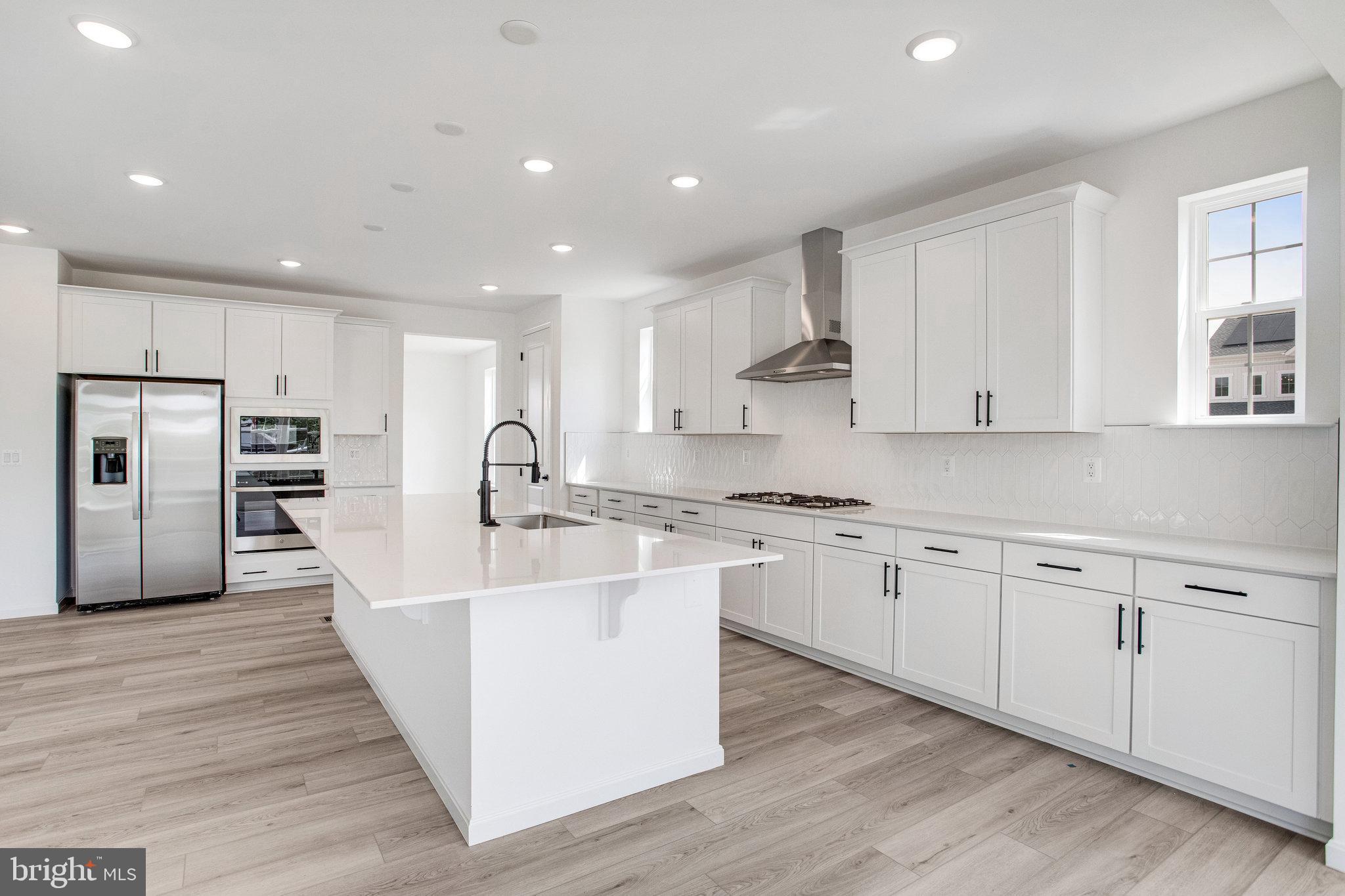 WHITE OAK RESERVE - Residential