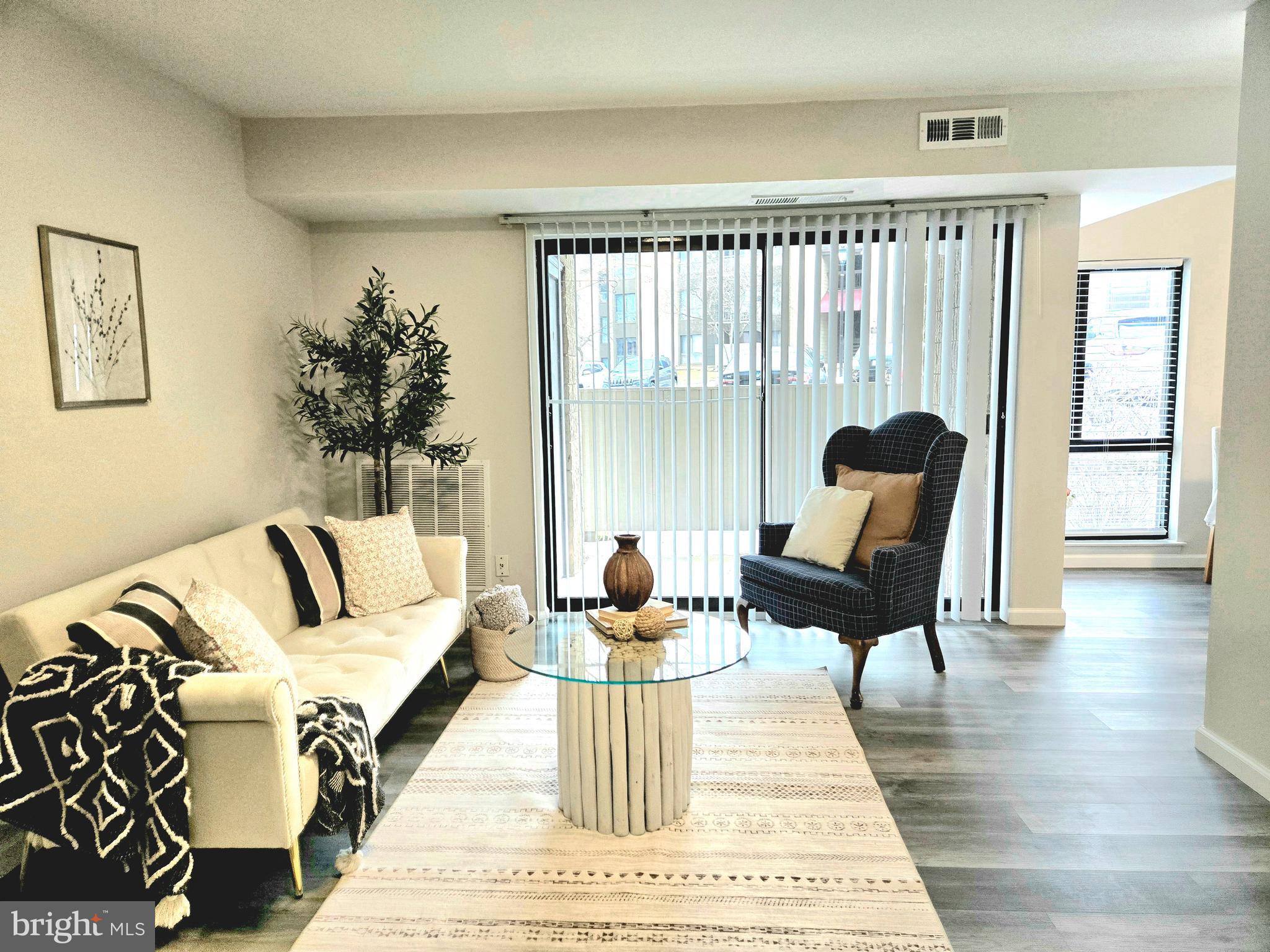 TREOVER CONDOMINIUM - Residential