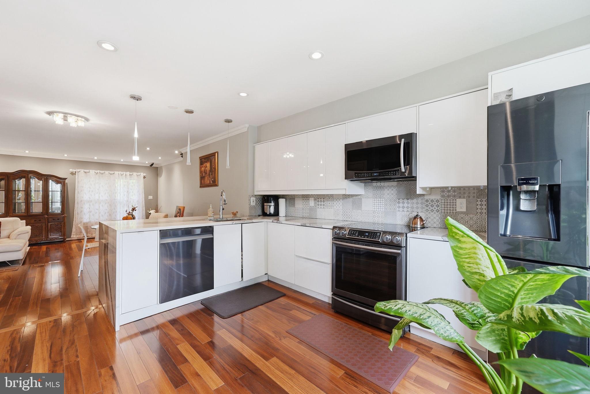 7702 JEWELWEED COURT