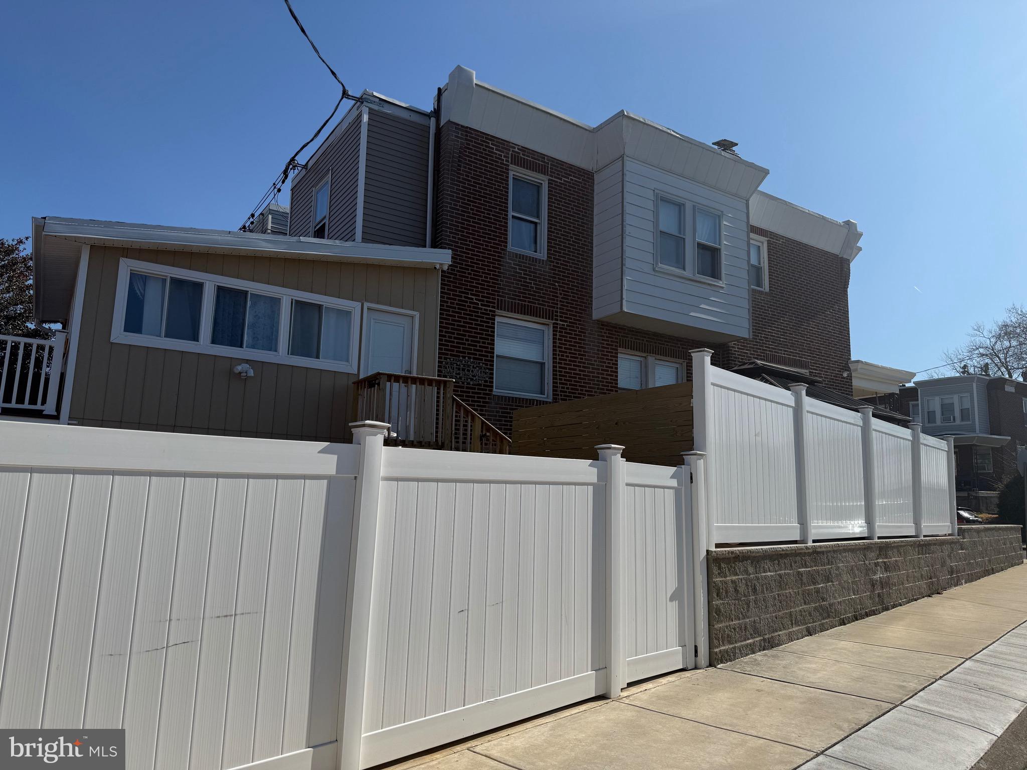 LAWNCREST - Residential