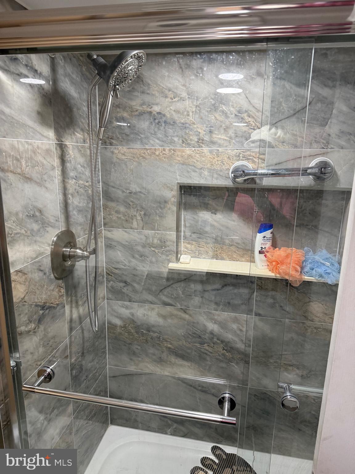 LAWNCREST - Residential