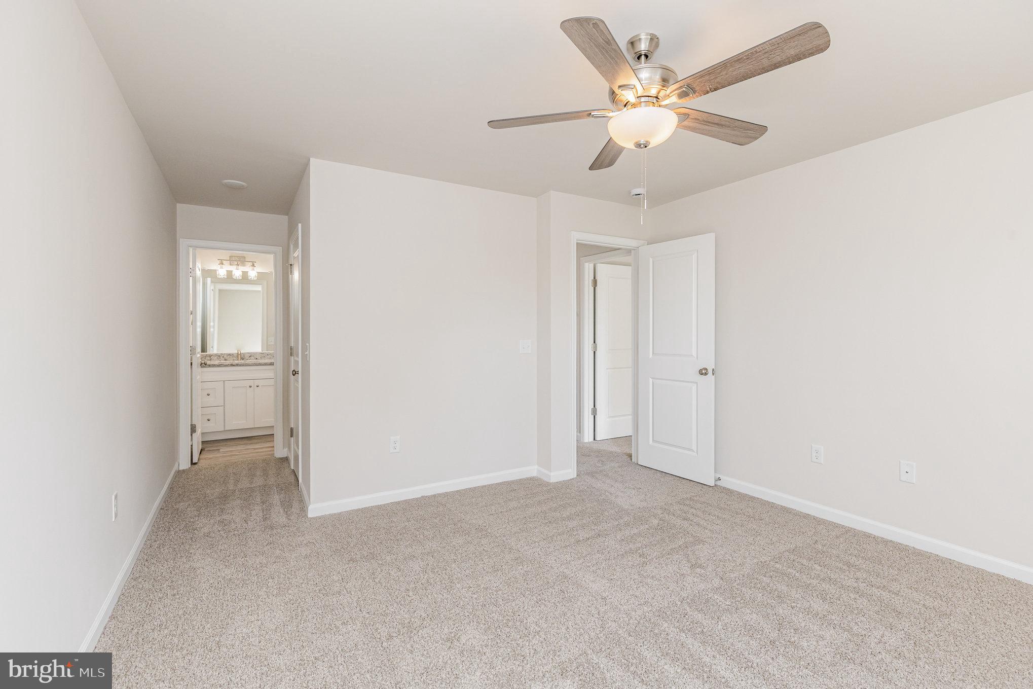 HIDDEN LAKE - Residential